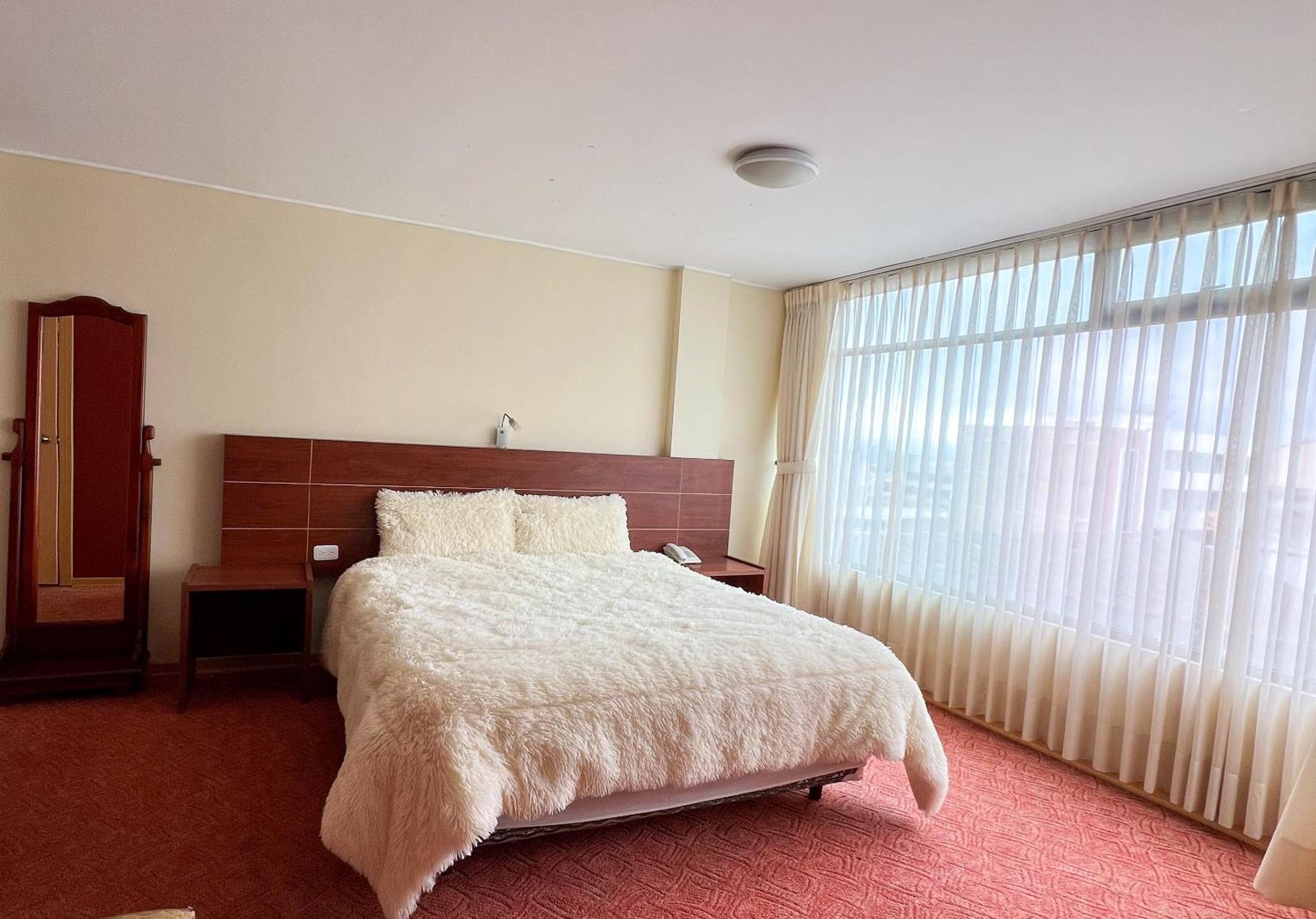 Hotel Flor De Los Andes Tulcán Zewnętrze zdjęcie